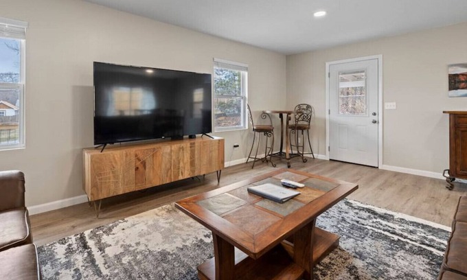 Oakley House | The Oakley-One Bedroom