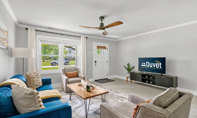 North Charleston Apartment | The Oakwood A: Modern Comfort in Park Circle
