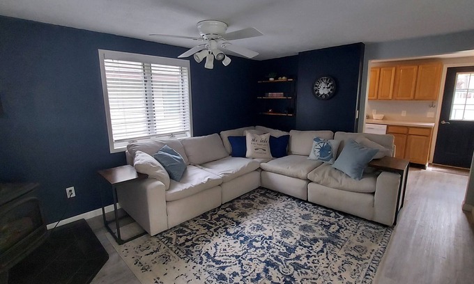 Brooklyn House | The Oar House on Vineyard lake