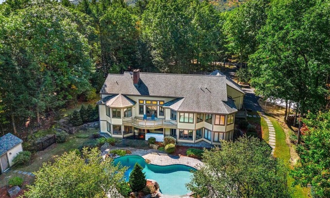 Gilford House | "The Oasis" Pool/Hot tub/Game-Room/Ski/Sleeps 18