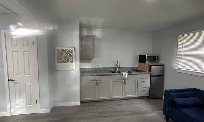 Sanford Apartment | The Oasis
