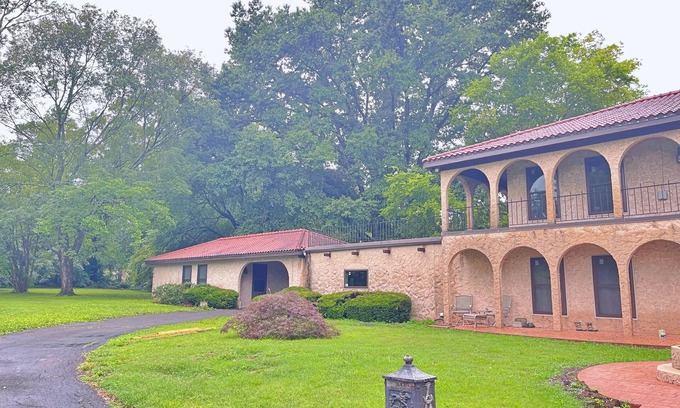 Cleveland Villa | The Ocoee Casita - Less then 5 minutes from Lee University