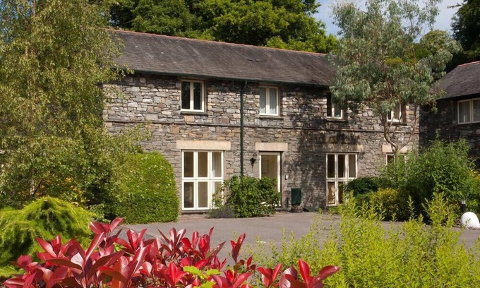 Windermere House | THE OLD BARN, family friendly, with a garden in Ambleside
