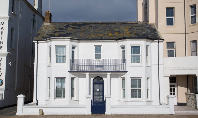 Worthing House | The Old Coastguards House