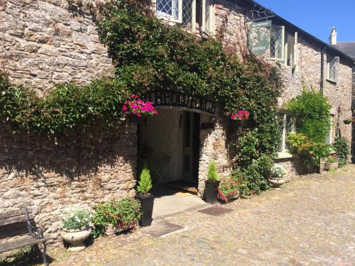 Totnes House | The Old Forge