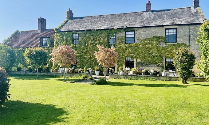 Snainton House | THE OLD HALL, luxury holiday cottage, with open fire in East Ayton