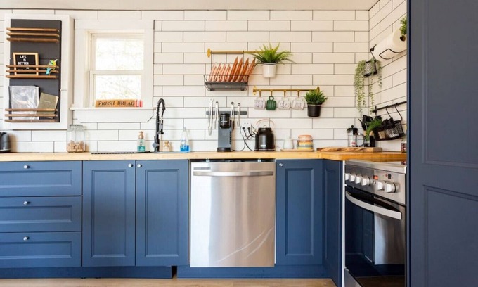 Queens Apartment | The Old Kettle Cabin with Hot Tub