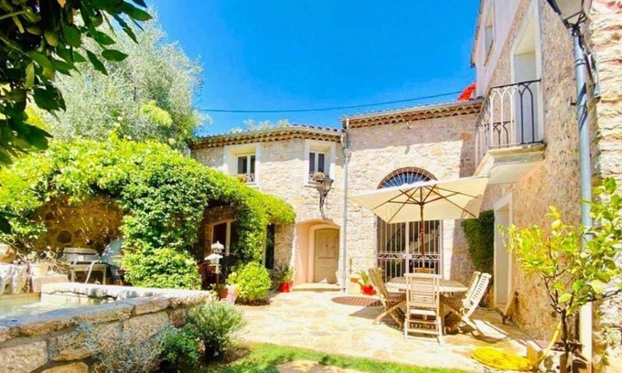 Saint-Jacques House | "The Old Mas Saint-Jacques"