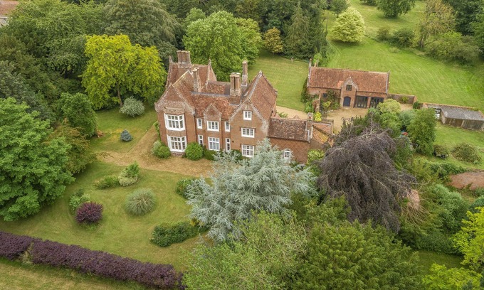 North Tuddenham House | The Old Rectory & the Coach House are 2 beautiful holiday cottages standing in their own parkland