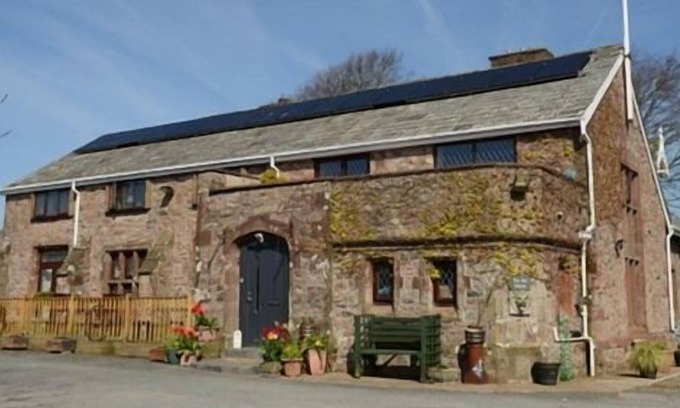 Holmrook Bed & Breakfast | The Old School