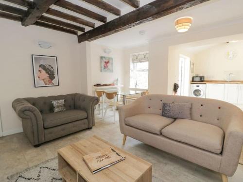Ruthin House | The Old Stables - Pet-Friendly Stay Near Ruthin Castle with Parking