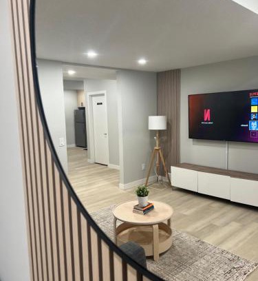 Northwest Calgary Apartment | The Old Trafford - Stylish 2 bed suite