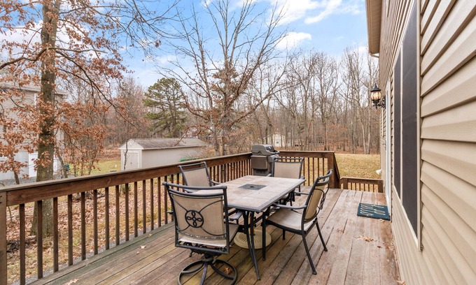 Albrightsville Ski Chalet | “THE ONE” Chalet, Perfect Getaway w/Hot Tub, Multicade, Pool Table
