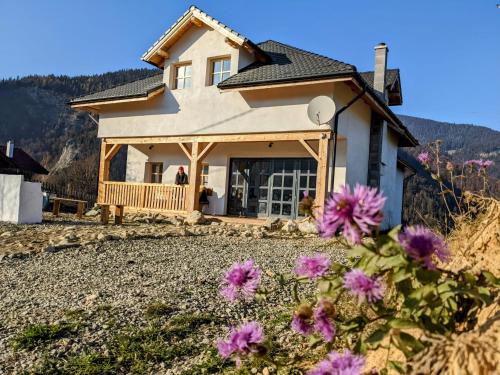 Moieciu House | The Origin ● Mountain Guesthouse ● Magura