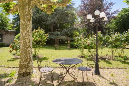 Bourg-en-Bresse Hotel | The Originals Boutique, Hôtel Terminus, Bourg-en-Bresse Gare