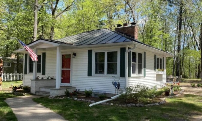 King Cottage | The Otter House Cottage -Waupaca Chain O Lakes
