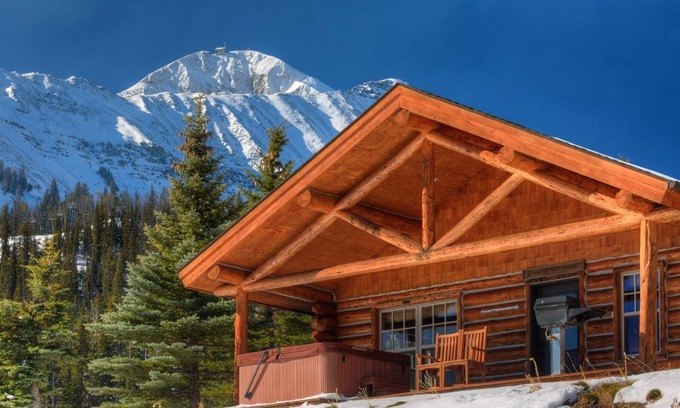 Big Sky Cabin | The Outlaw-Cowboy Heaven Cabin, Best Ski-in/out, Firepit, New Bathrooms, Hot Tub