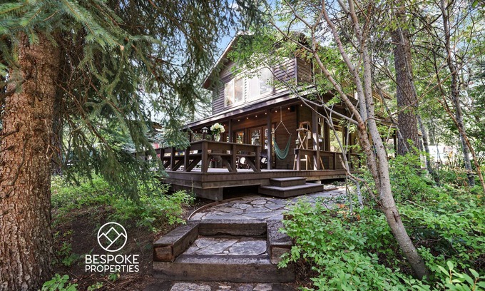 McCall House | The Outpost on Payette Lake | Year-Round Retreat - Lake ViewsNear DT McCall + Brundage