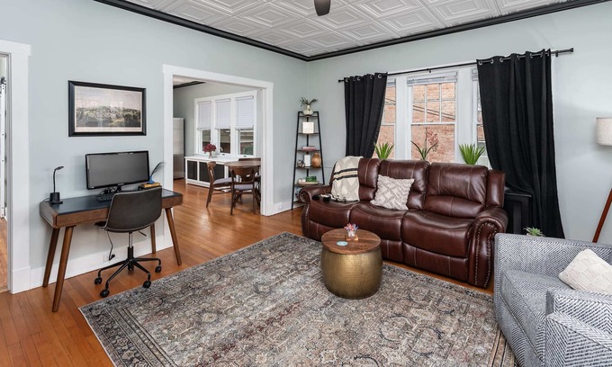 Staunton Apartment | The Overlook-CityViews+PvtPorch+Office+EVCharger