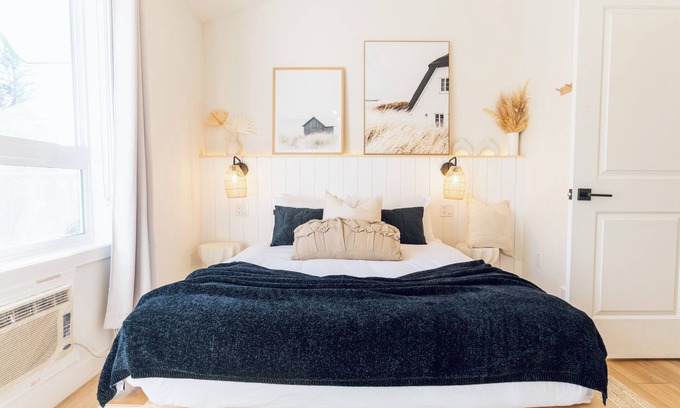 Harvie Heights House | The overlook stay | Free parking|48