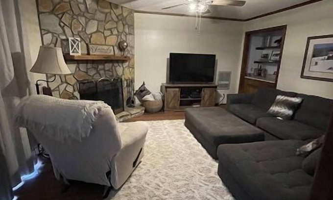 Banner Elk Condo | The Owl Cove! Level entry - Overlook Wedding Barn Discount - 2118