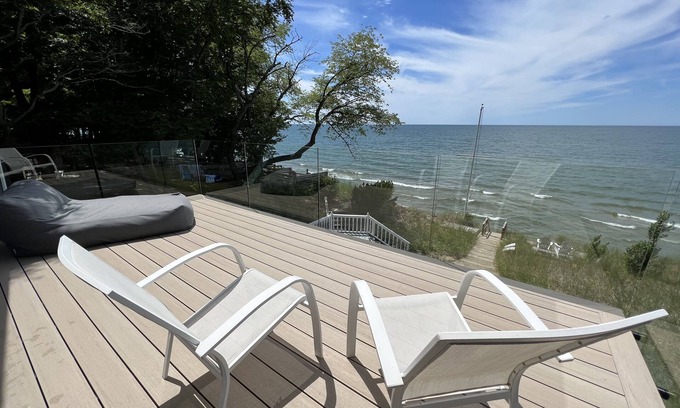 Holland House | The Owl's Nest- Holland Beach House, private beach, remote work ready
