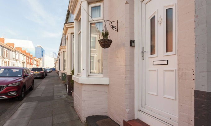 Liverpool House | The Oxton Club | Pool table and games room | Sleeps 9