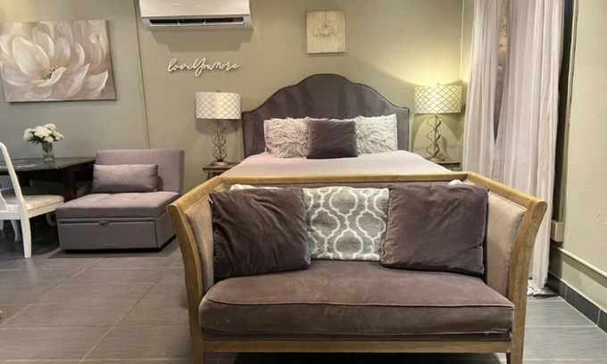 Roswell Apartment | The Palace Cottage w/private Hot tub
