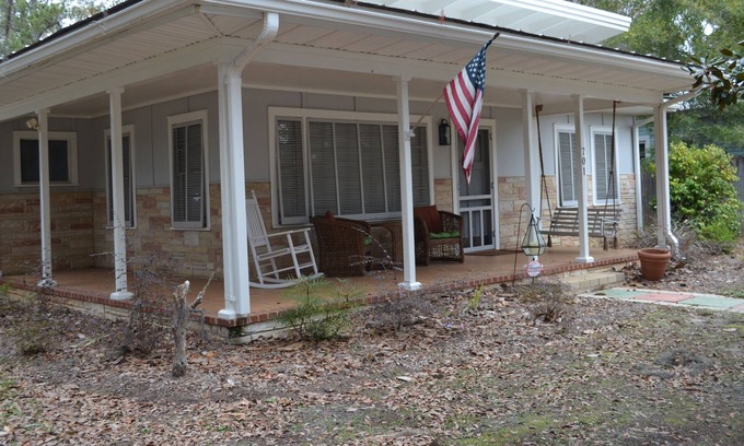 Thomasville House | The Palette seconds from downtown Thomasville