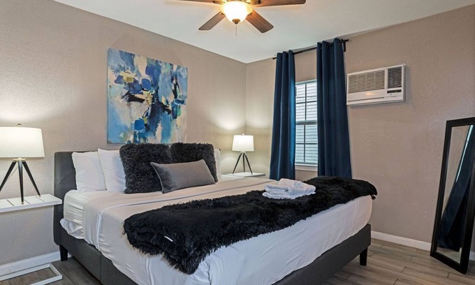 MacGregor Apartment | The Palm Flats 07! Zoo! Museums! Medical Center!