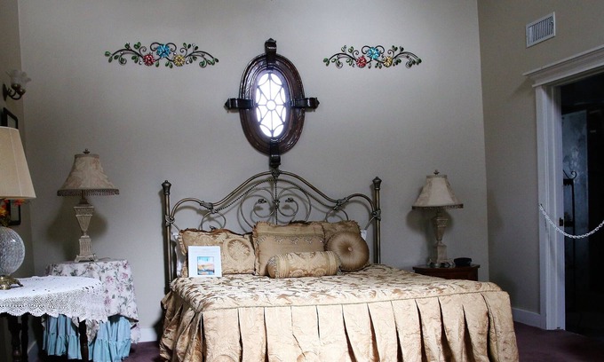 Jamestown House | The Palm Hotel