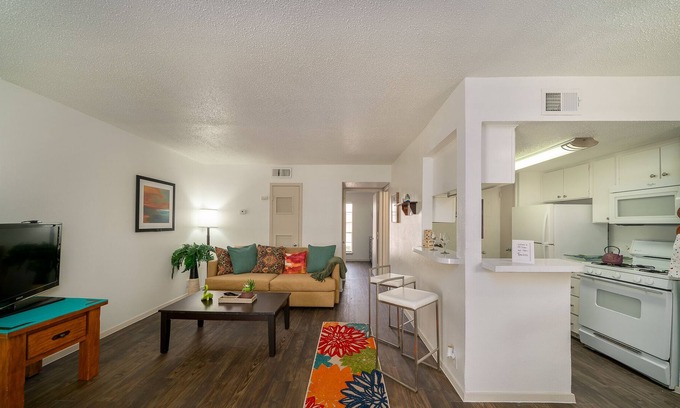 Hyde Park Apartment | The Palm - The Ultimate Getaway Space