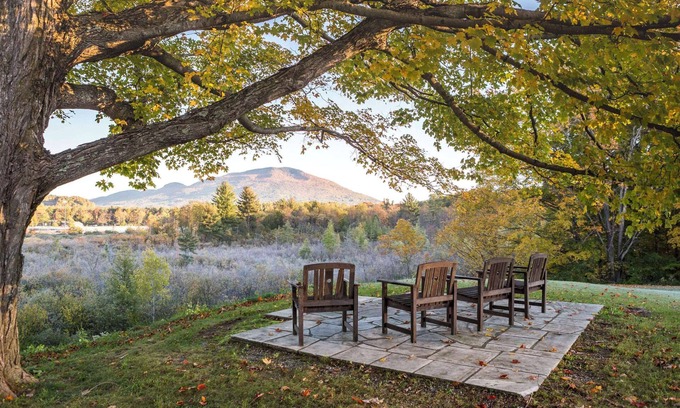 Manchester Center Hotel | The Palmer House Resort, an Ascend Collection Hotel