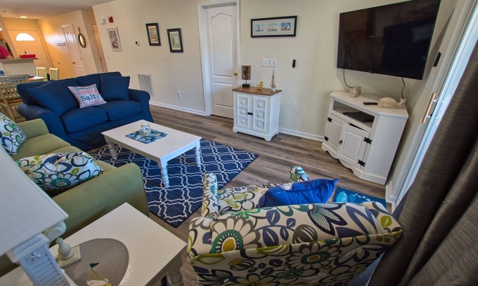 Rehoboth Beach House | The Palms * 2BR LUXURY CONDO w FREE POOL ACCESS - Sleeps 7