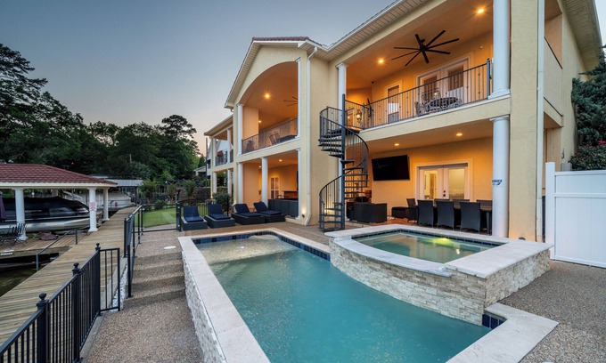 Rockwell House | The Palms at Chesswood - Luxury, Pool, & Dock!
