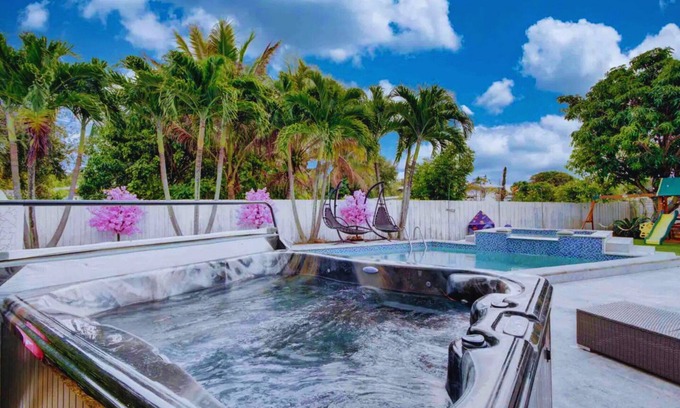 Ives Estates House | The Palms Getaway Villa