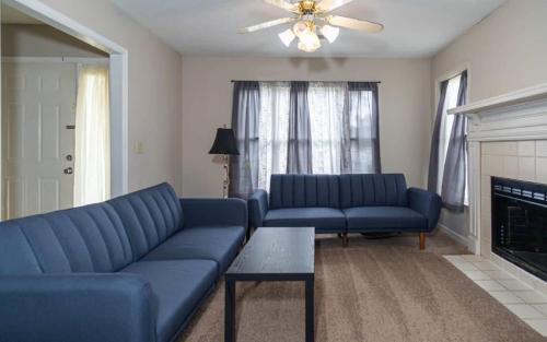 Columbus House | The Parkside Townhome Updated, Smoking Allowed