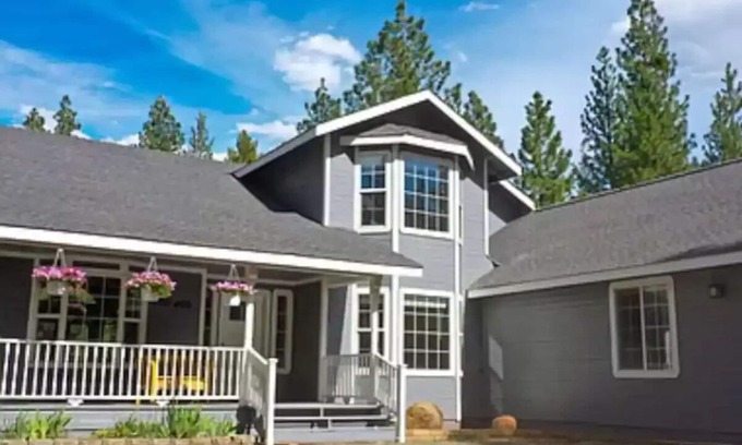 Susanville House | The Peaceful Escape: hiking, fishing, snow skiing. Sleeps 12