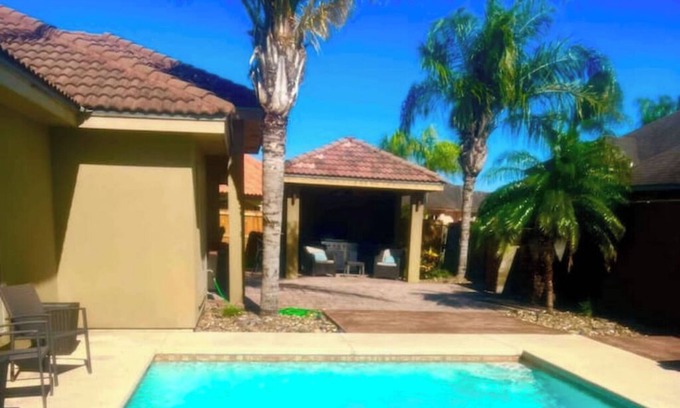 Brownsville House | The Peaceful Woods-Entire House w/Poolnn