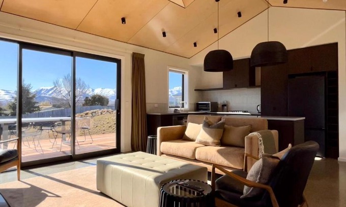 Lake Tekapo House | The Peaks - Lake Tekapo