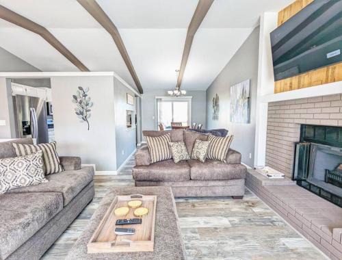 Briargate House | The Peakview Mirage [Newly Renovated Near USAFA]