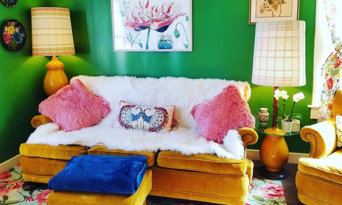North Bend House | The Pear Tree: Cozy Apartment Downtown with Bay View