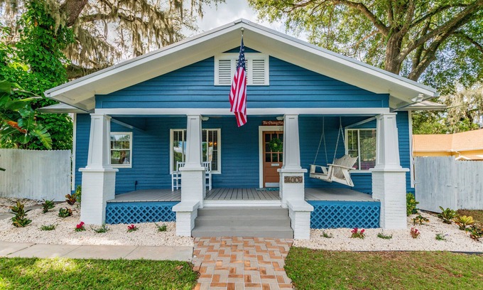 Dade City House | The Penny House - Newly Updated 1925 Bungalow - Downtown Location! Event Ready!