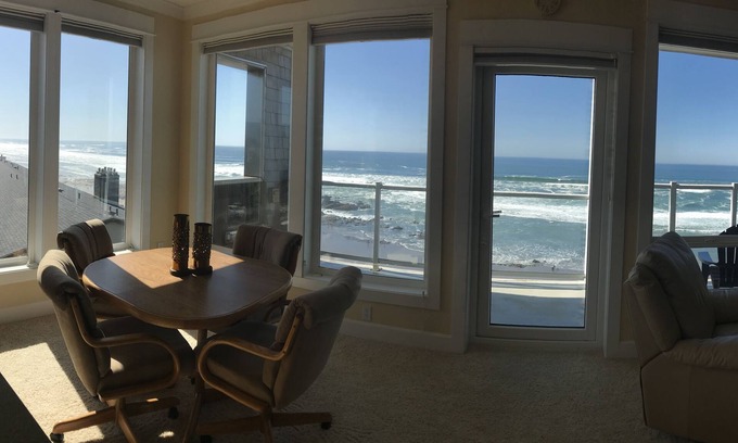 Lincoln City Condo | The Penthouse at Pacific Winds: Oceanfront Paradise