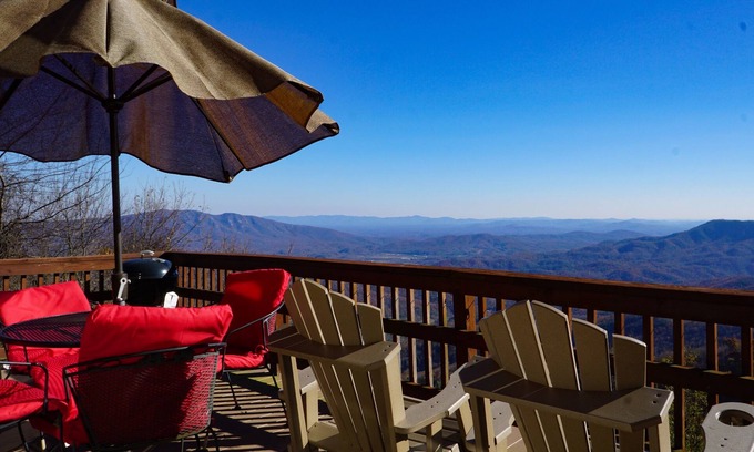 Little Switzerland Cabin | The Perch Cabin with Hot tub. Uncomparible Panoramic view!