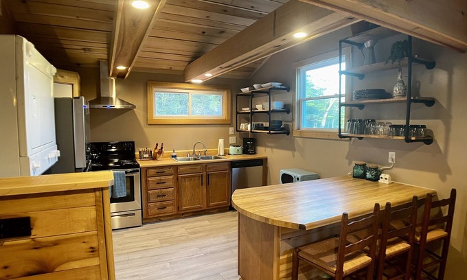 Weaverville Apartment | The Perch Guesthouse - close to Asheville