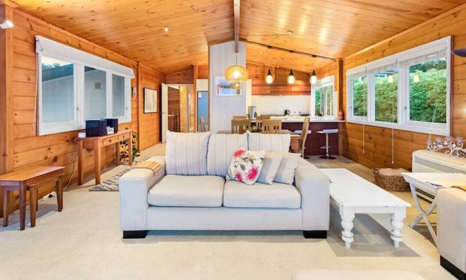 Mellons Bay House | The Perfect 4BR Seaside Escape | WiFi & Netflix