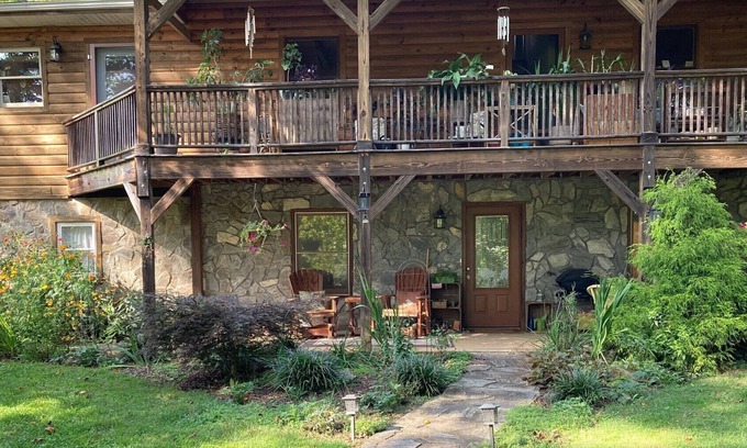Fletcher Apartment | The perfect country get away only 15 minutes to downtown Asheville.