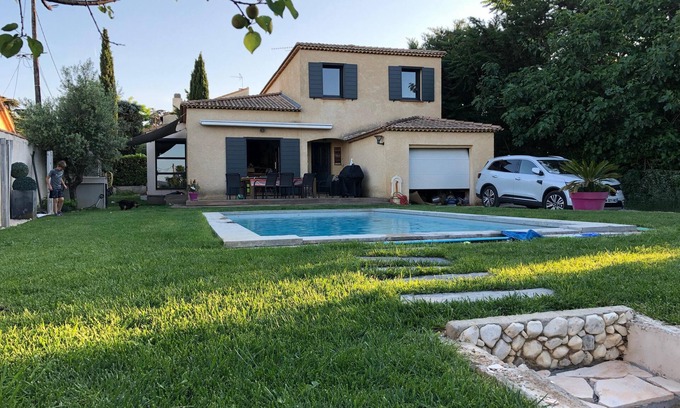 Velaux House | The perfect House air-conditioned and with swimming pool for Holidays in family.