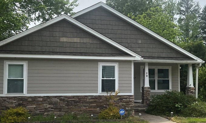 Prosperity House | The perfect lake retreat!